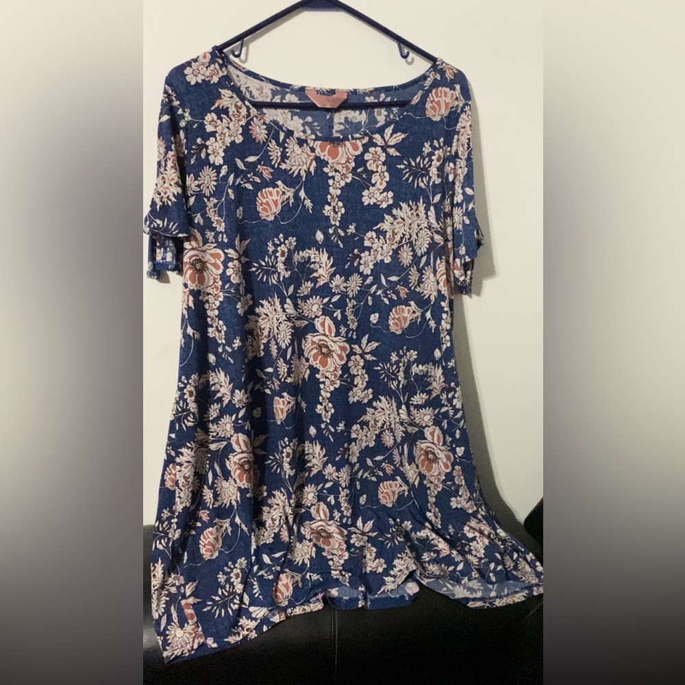 Floral dress size 2X very cute you will definitely be walking in style